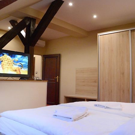Hotel Stardust Nové Zámky Zewnętrze zdjęcie