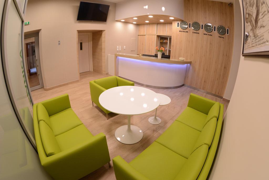 Hotel Stardust Nové Zámky Zewnętrze zdjęcie