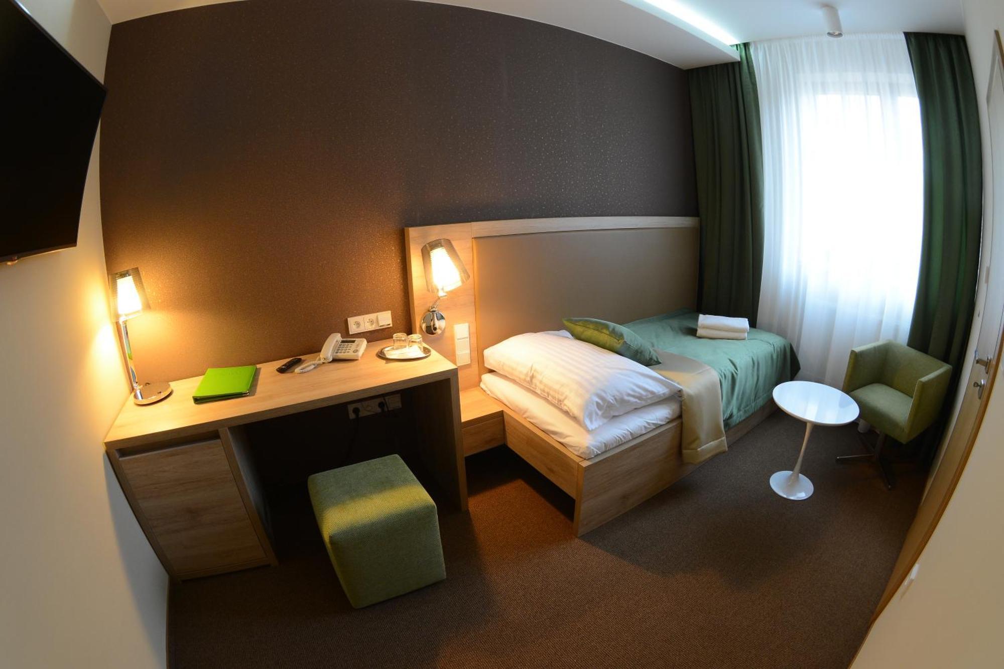 Hotel Stardust Nové Zámky Zewnętrze zdjęcie