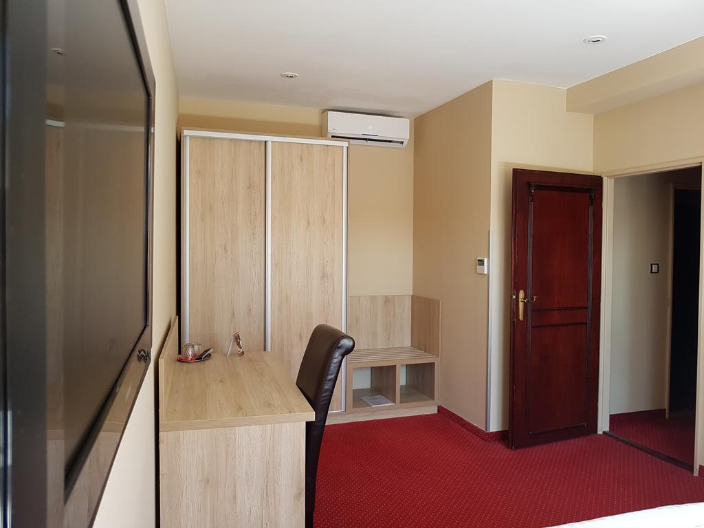Hotel Stardust Nové Zámky Zewnętrze zdjęcie