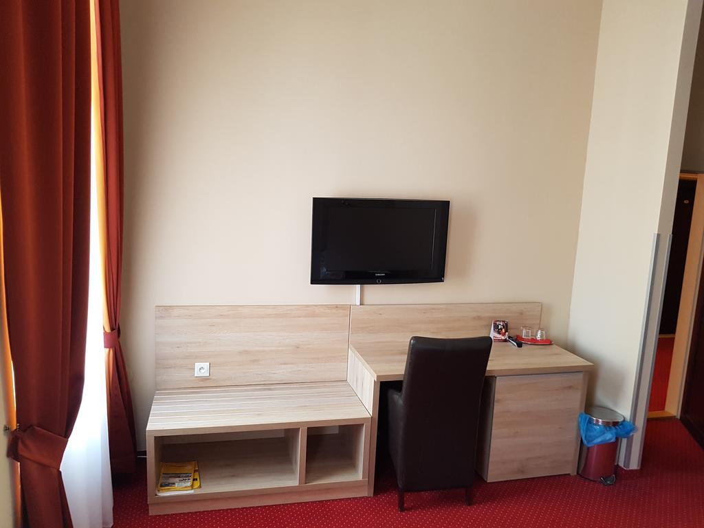 Hotel Stardust Nové Zámky Zewnętrze zdjęcie