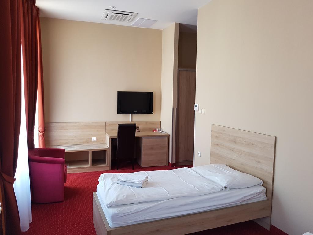 Hotel Stardust Nové Zámky Zewnętrze zdjęcie