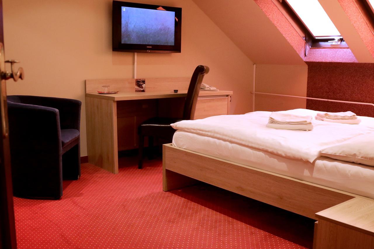 Hotel Stardust Nové Zámky Zewnętrze zdjęcie
