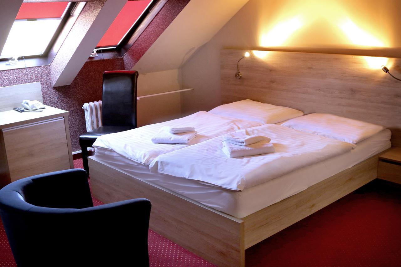 Hotel Stardust Nové Zámky Zewnętrze zdjęcie