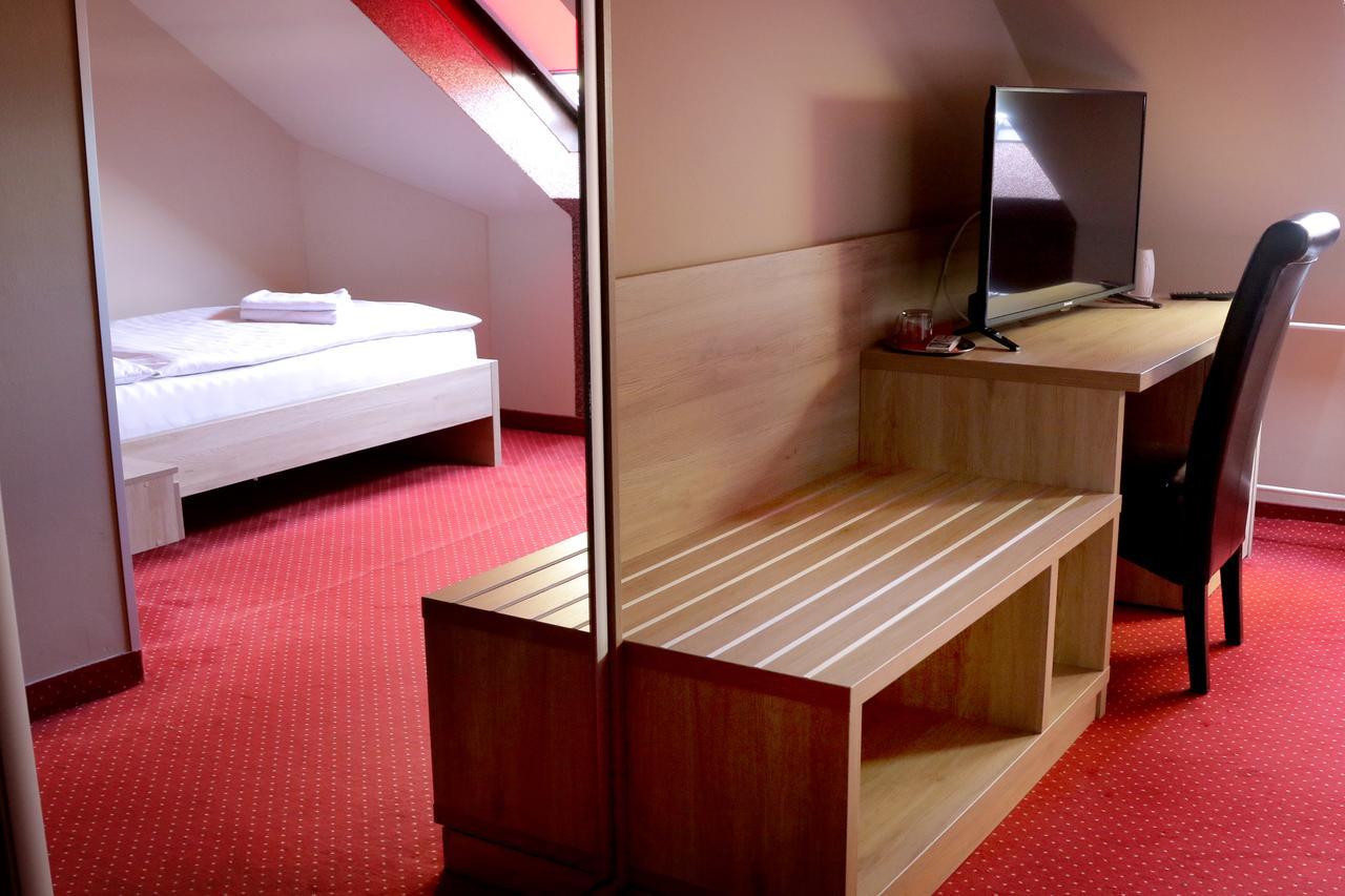 Hotel Stardust Nové Zámky Zewnętrze zdjęcie