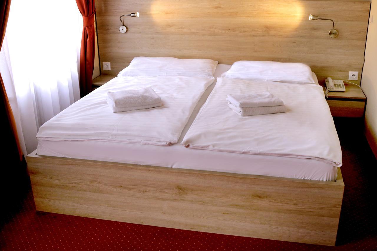 Hotel Stardust Nové Zámky Zewnętrze zdjęcie