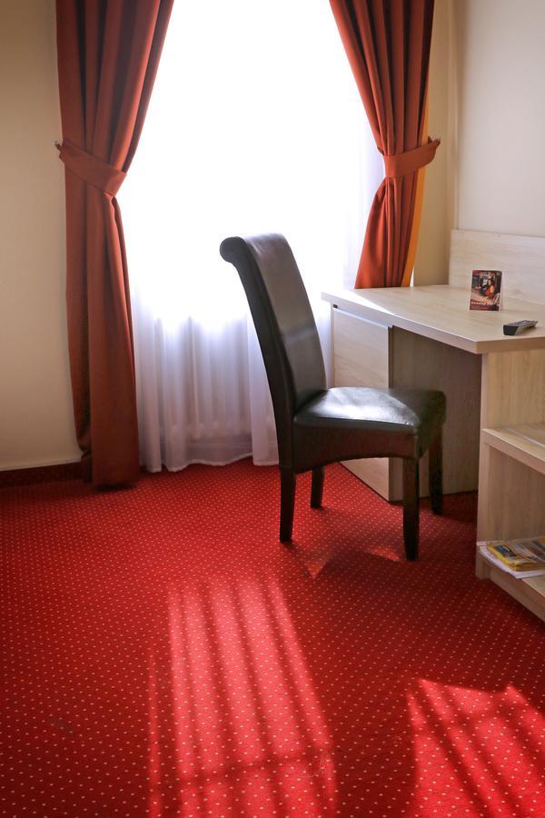 Hotel Stardust Nové Zámky Zewnętrze zdjęcie