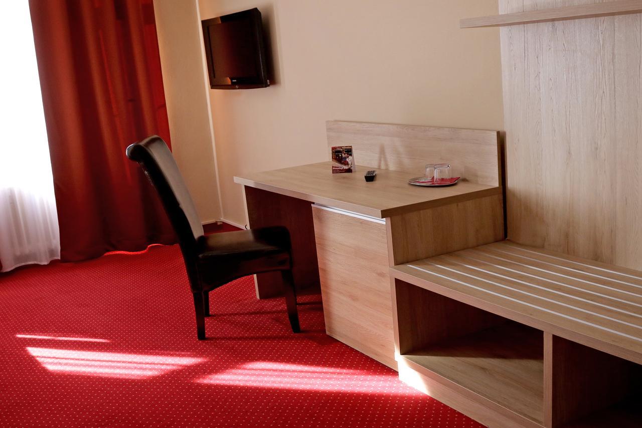 Hotel Stardust Nové Zámky Zewnętrze zdjęcie