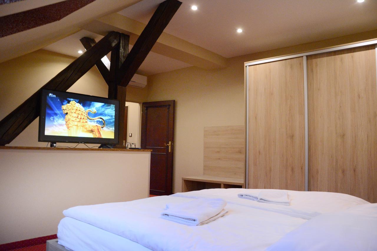 Hotel Stardust Nové Zámky Zewnętrze zdjęcie