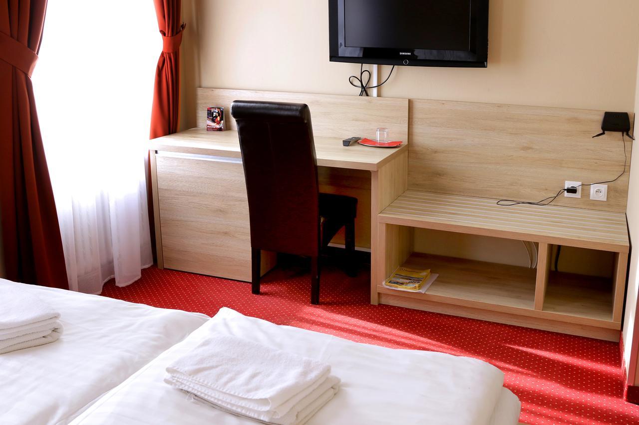 Hotel Stardust Nové Zámky Zewnętrze zdjęcie