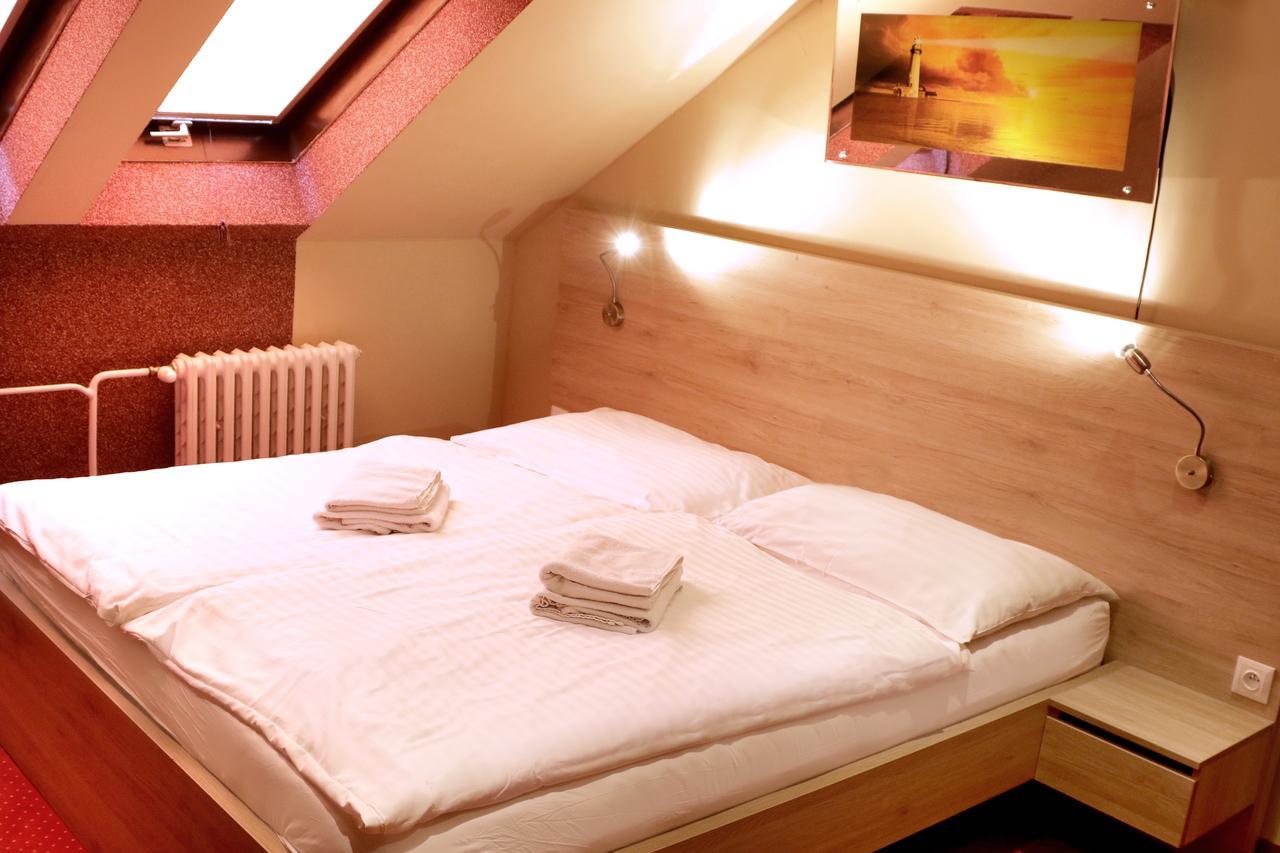 Hotel Stardust Nové Zámky Zewnętrze zdjęcie