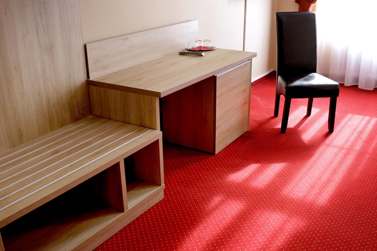 Hotel Stardust Nové Zámky Zewnętrze zdjęcie